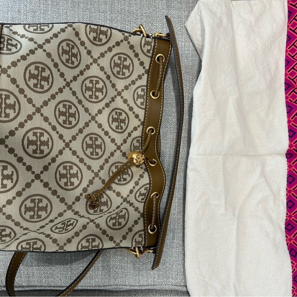 Tory Burch T Monogram Jacquard Bucket Bag brown with duster bag, NWOT - Picture 3 of 5